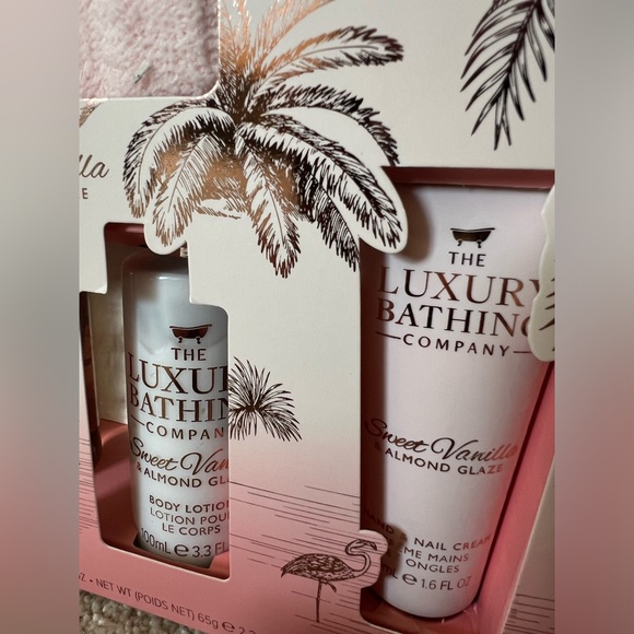 The Luxury Bathing Company Sweet Vanilla & Almond Glaze Bath/Self Care Set - 5pc - Picture 8 of 8